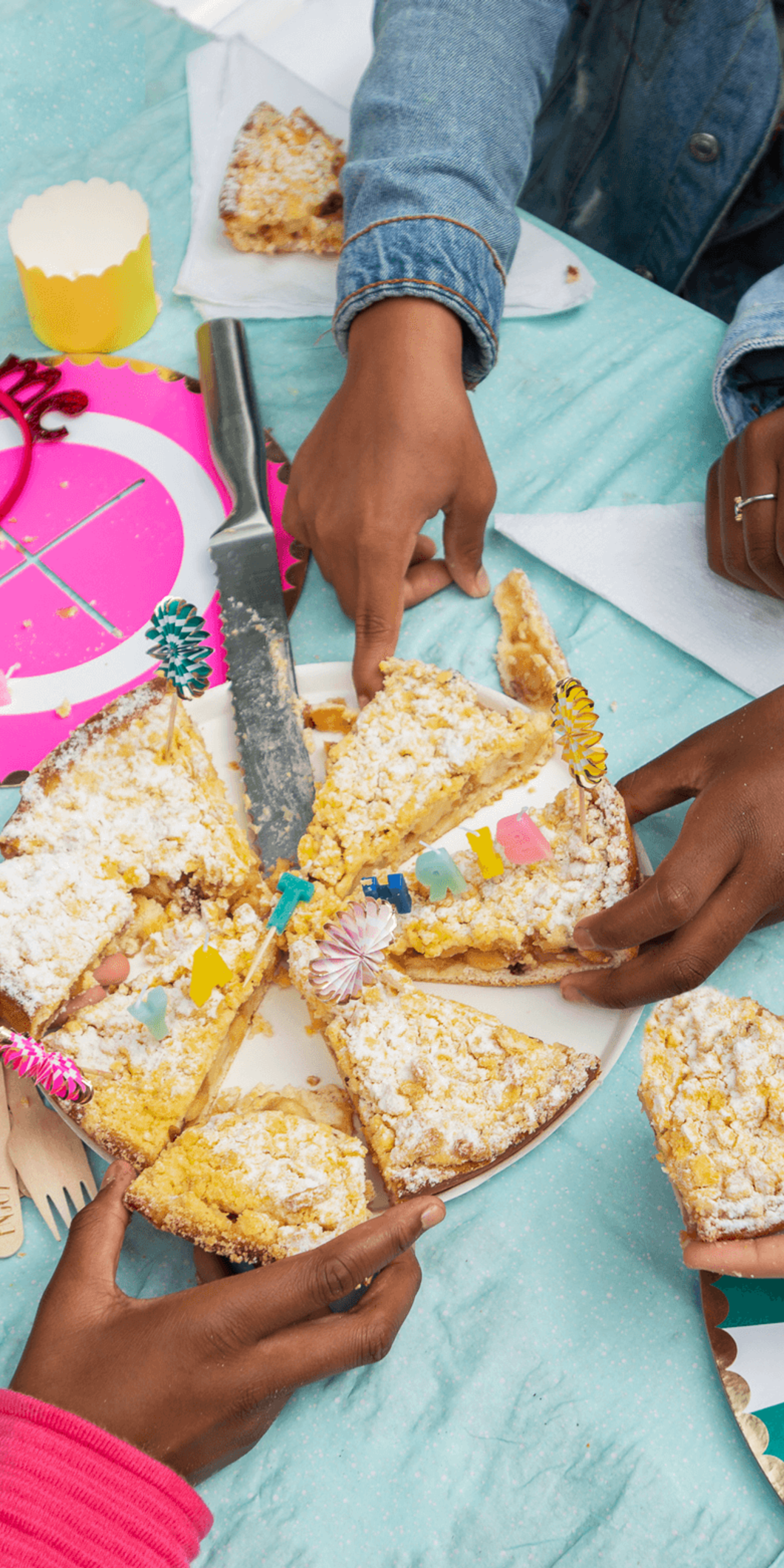 Taart delen in het park