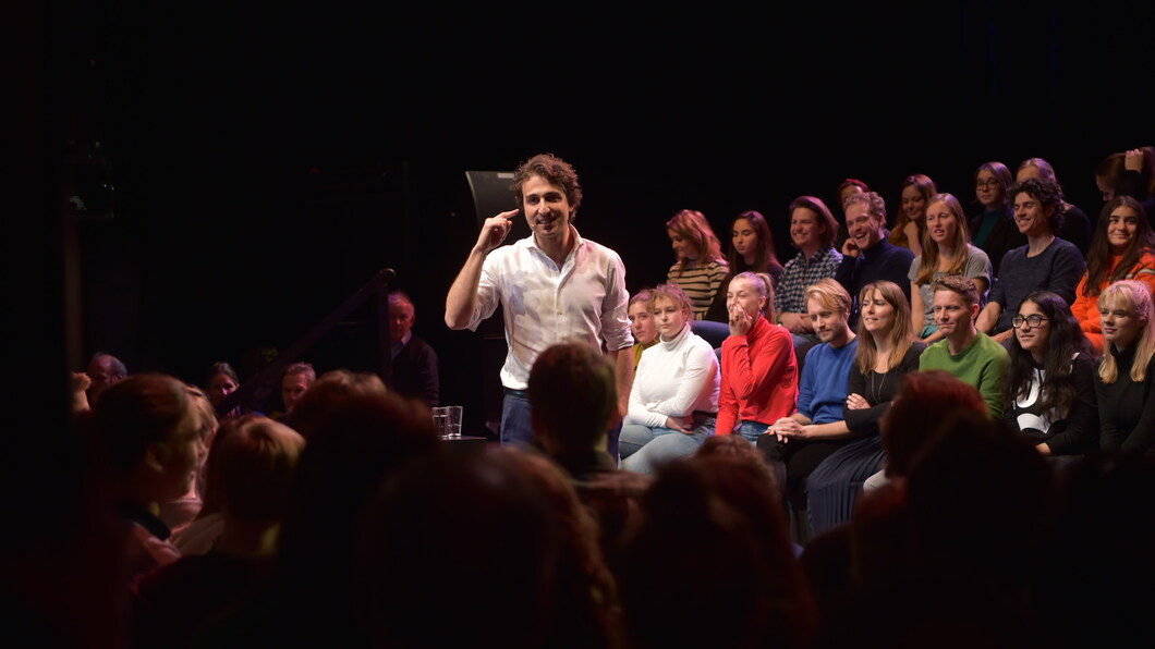 Jesse Klaver op een Meetup in PAARD in Den Haag