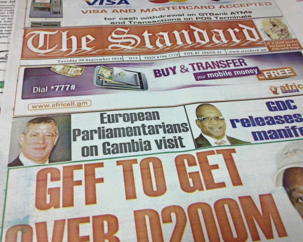 De komst van de Europarlementariërs staat in de krant.