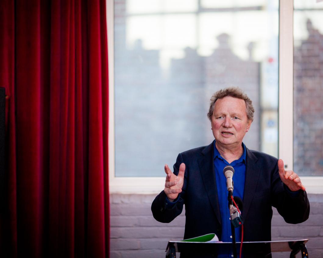 Bram van Ojik presenteert een manifest voor een sociale bijstand in Nijmegen