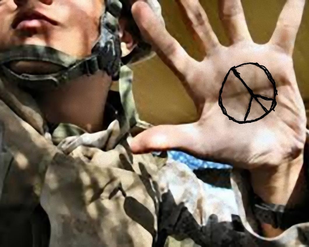 Soldaat met vredesteken def