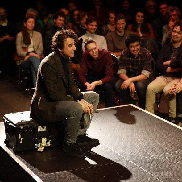 Jesse Klaver op een Meetup in PAARD in Den Haag